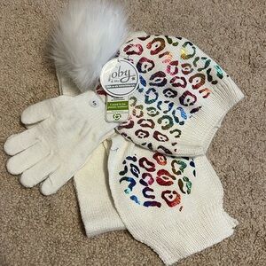 Toby &Me 3 pc set gloves,scarf and hat girls